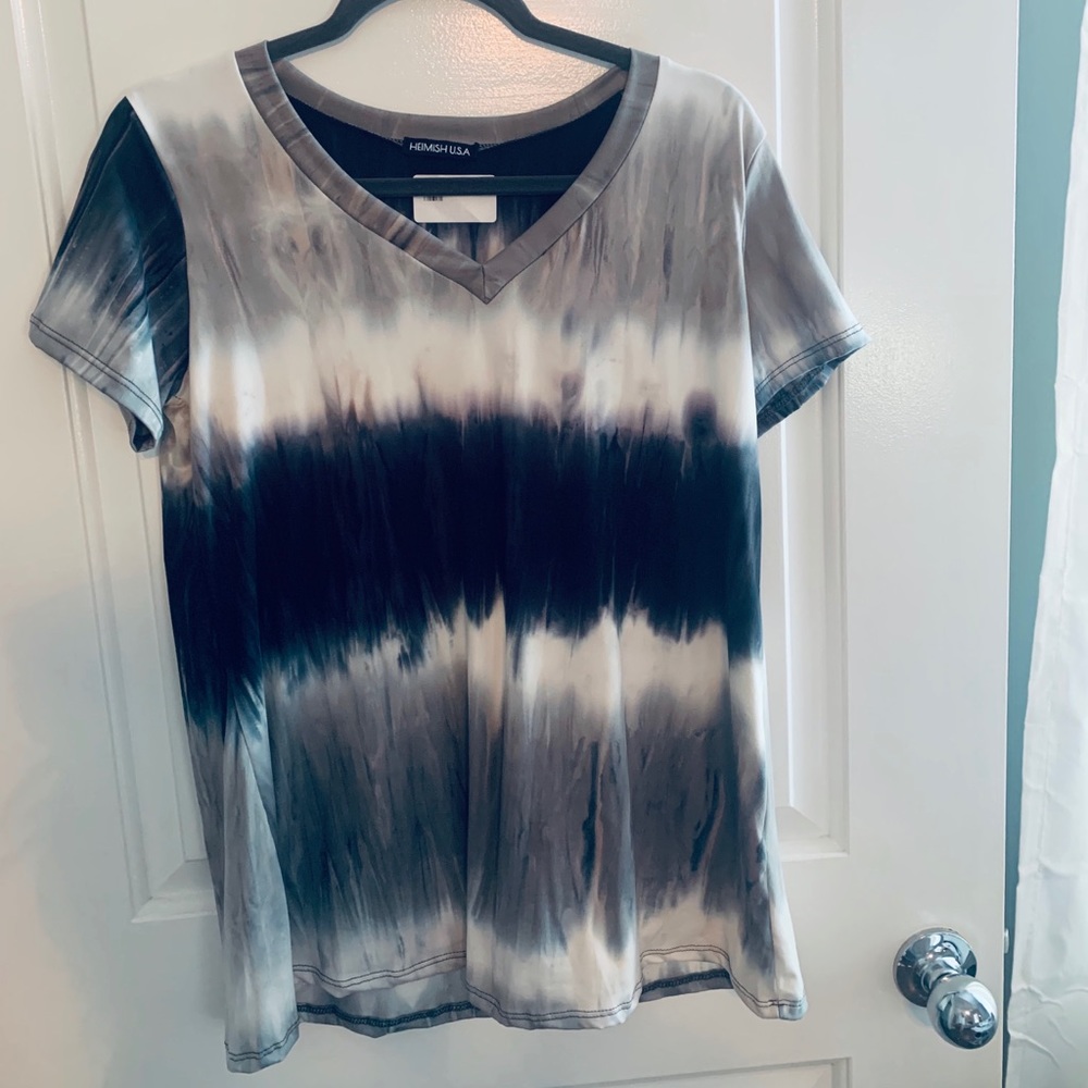 Heimish brand V-neck tie dye shirt. NWT | Small
